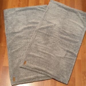 Koolaburra By Ugg Set Of 2 King Size Pillow Shams Lap Blanket?
